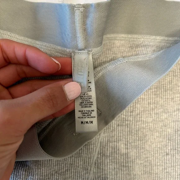 SKIMS cotton rib boxers size medium in light heather grey - Picture 2 of 4
